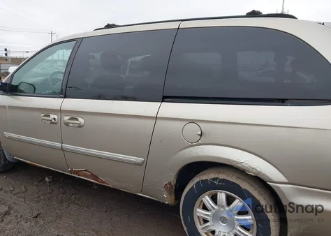 2006 Chrysler Town & Country Touring from USA, damaged, VIN 2A4GP54L76R825439